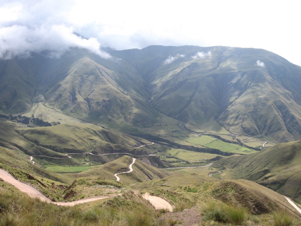 Road and slopes at the Cuesta del Obispo