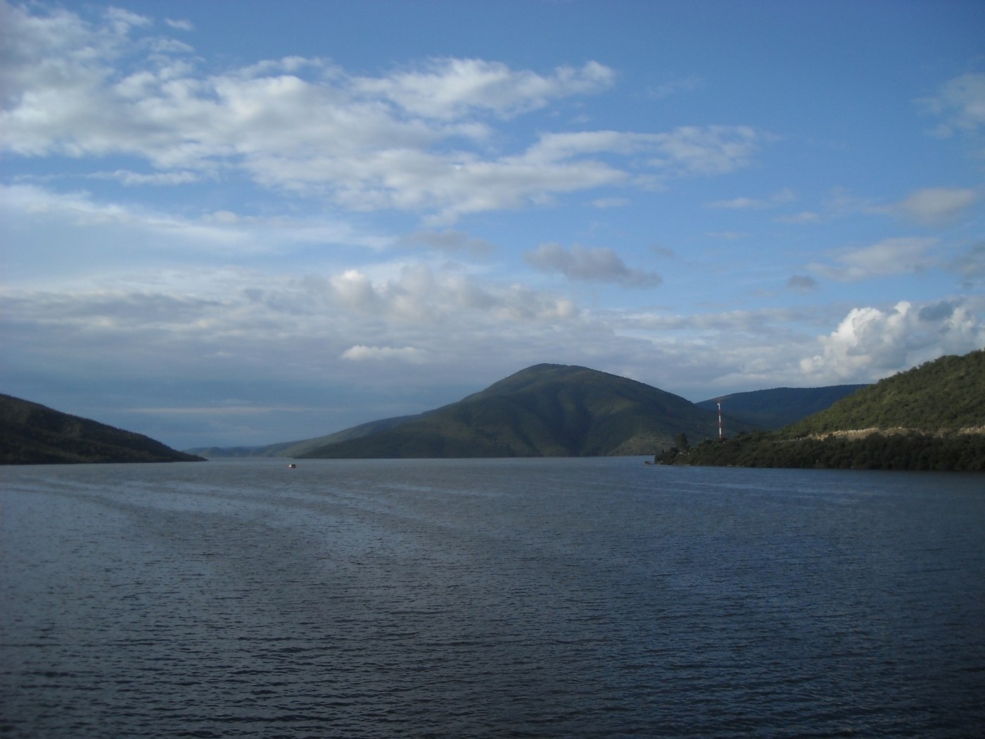Cabra Corral reservoir viewed from the bridge