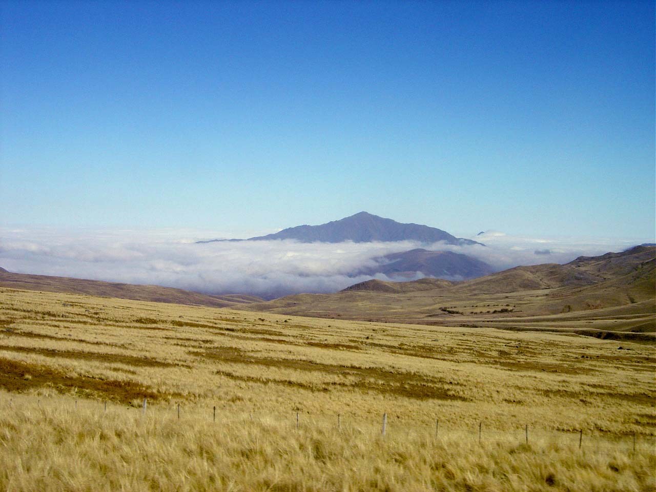 Low clouds over the Tafí del Valle landscape