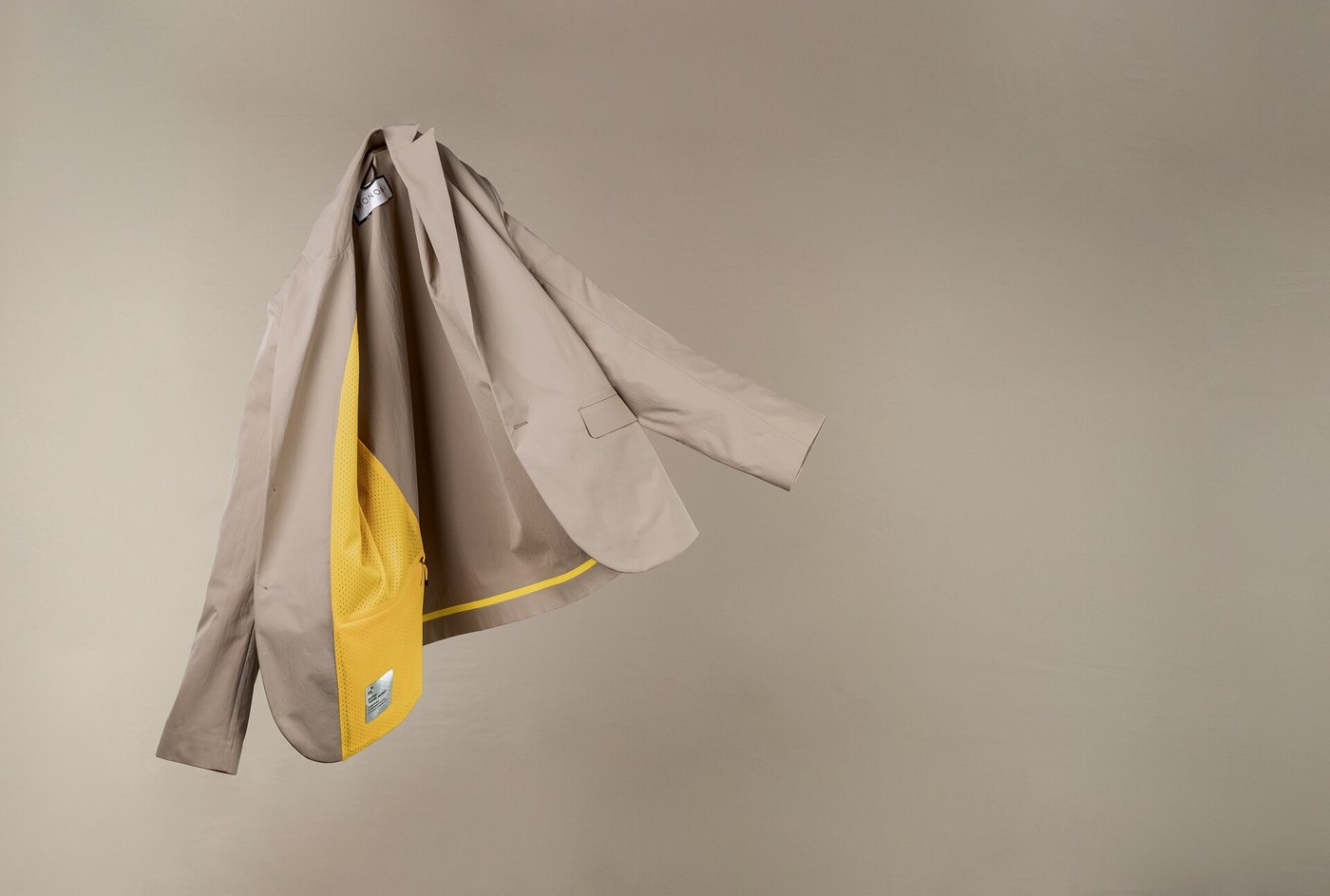 Travel jacket; illustration of a clothing layer